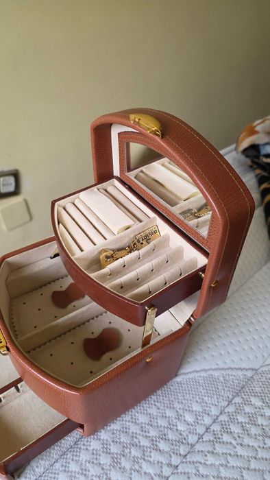 Porta Joias Portátil em Pele e Tecido marca DAVIDT´S