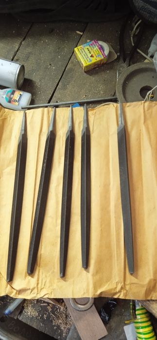 Напильники трехгранные 5 штук.