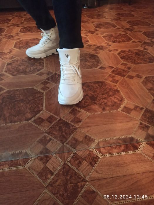 Взуття, ботинки, хайтоы, кроссовки