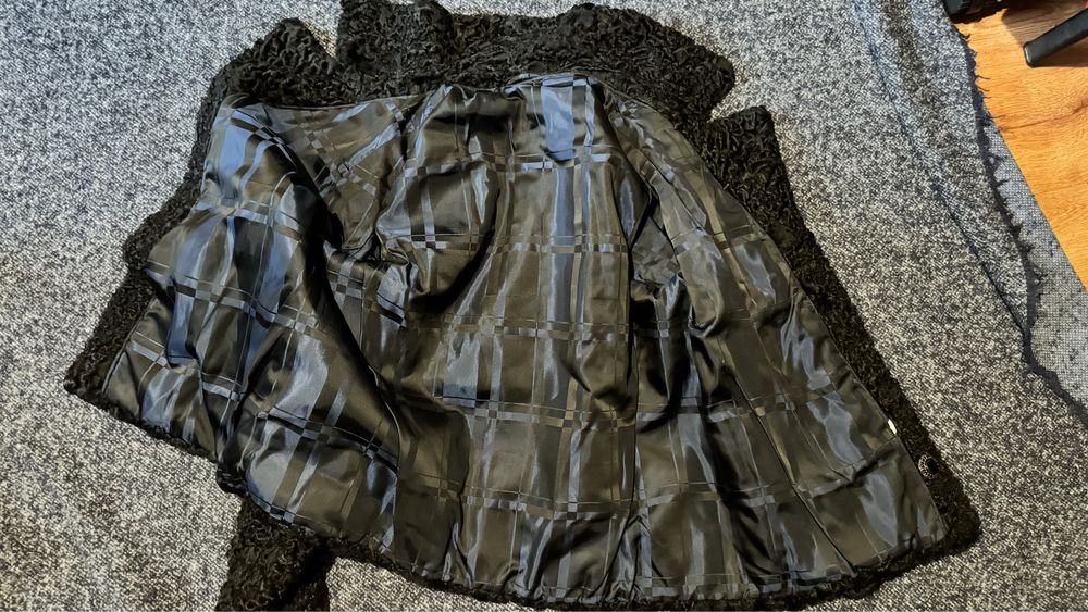 Полушубок для девочки, материал Каракуль