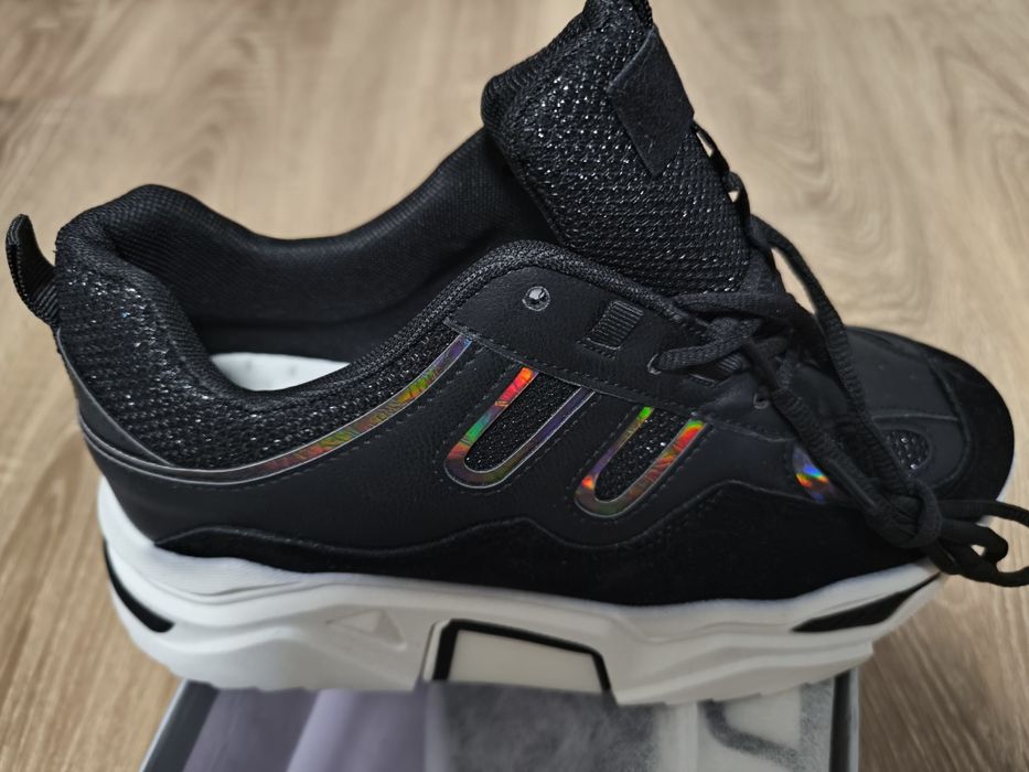 Кросівки жіночі нові