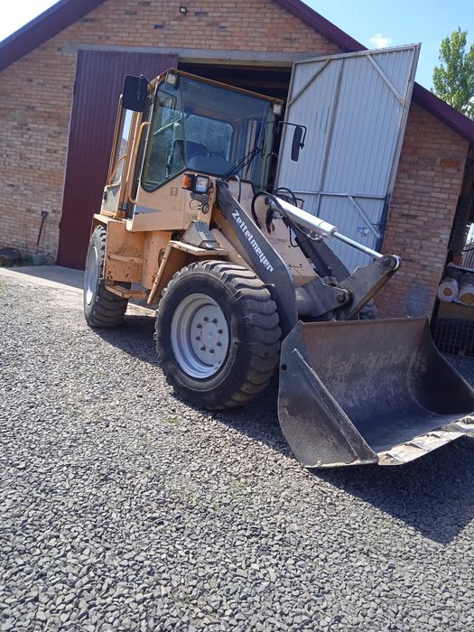 Фронтальний навантажувач.розмитнений.