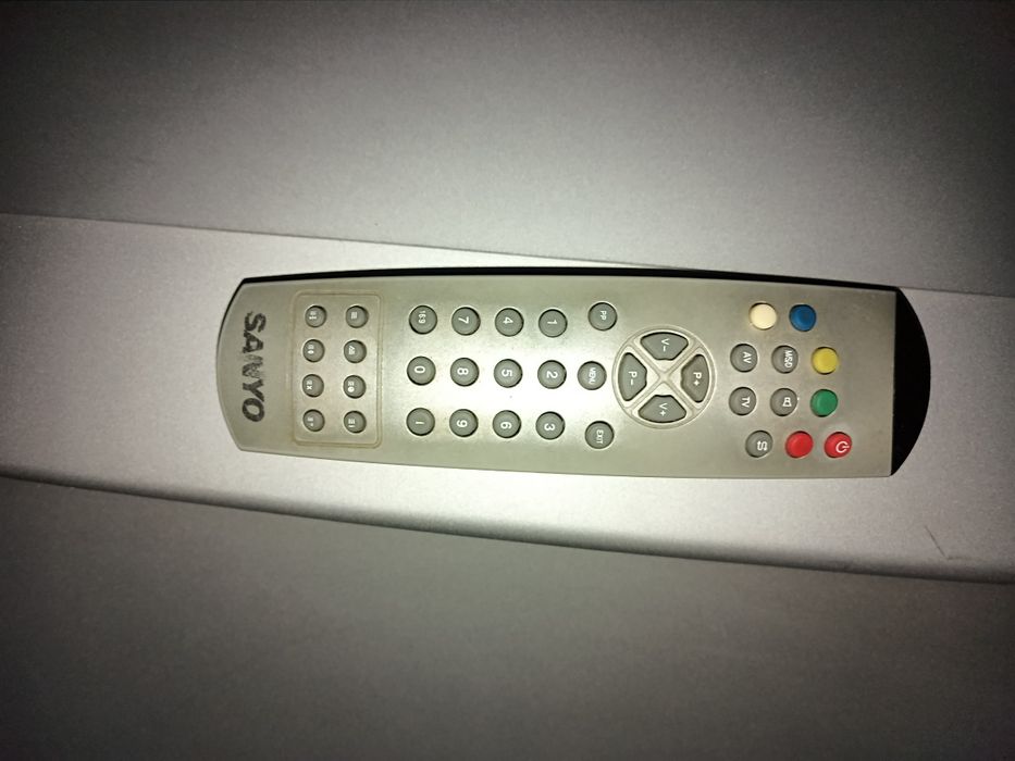 Televisao SANYO com movel
