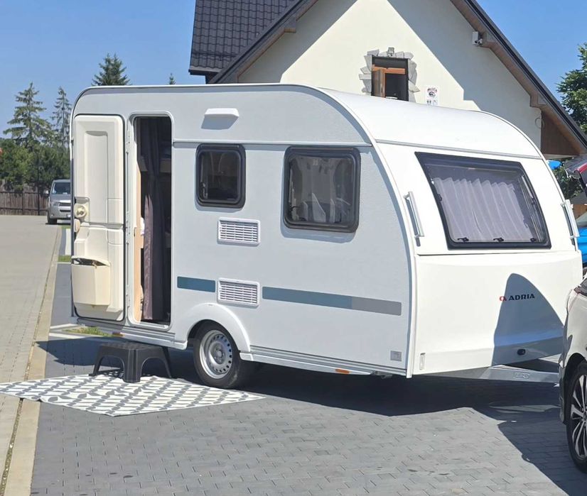 Wynajem nowej przyczepy ADRIA AVIVA 360 DK (5 osób) 900 DMC