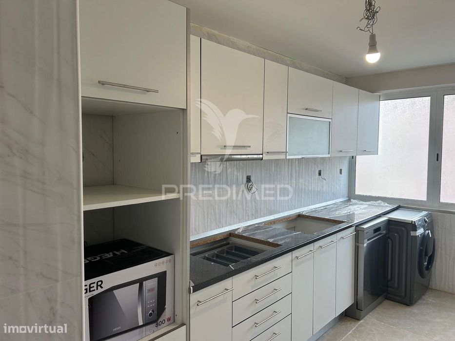 Apartamento T2 com arrecadação, remodelado no Carregado — Carregado E Cadafais, Lisboa