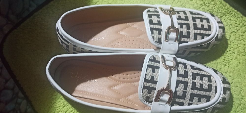Śliczne NOWE buty mokasyny 41 wkl 26