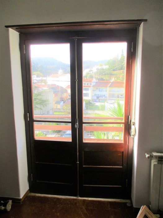 Janelas de sacada em umbila (madeira maciça africana)