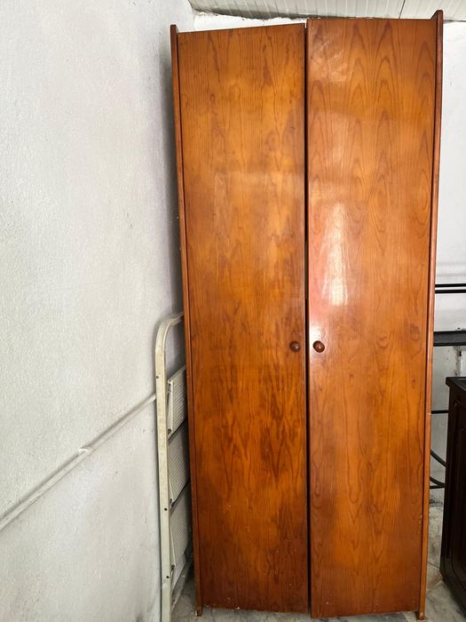 Guarda-Roupa castanho