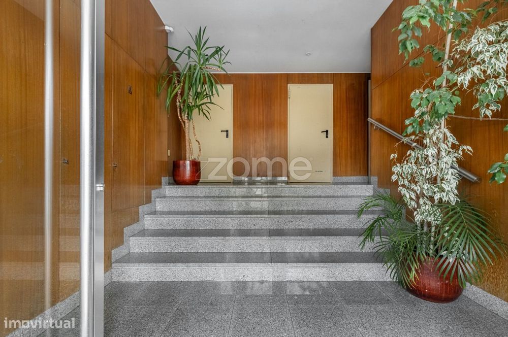 Duplex com ótimas áreas e localização privilegiada em Nogueira!