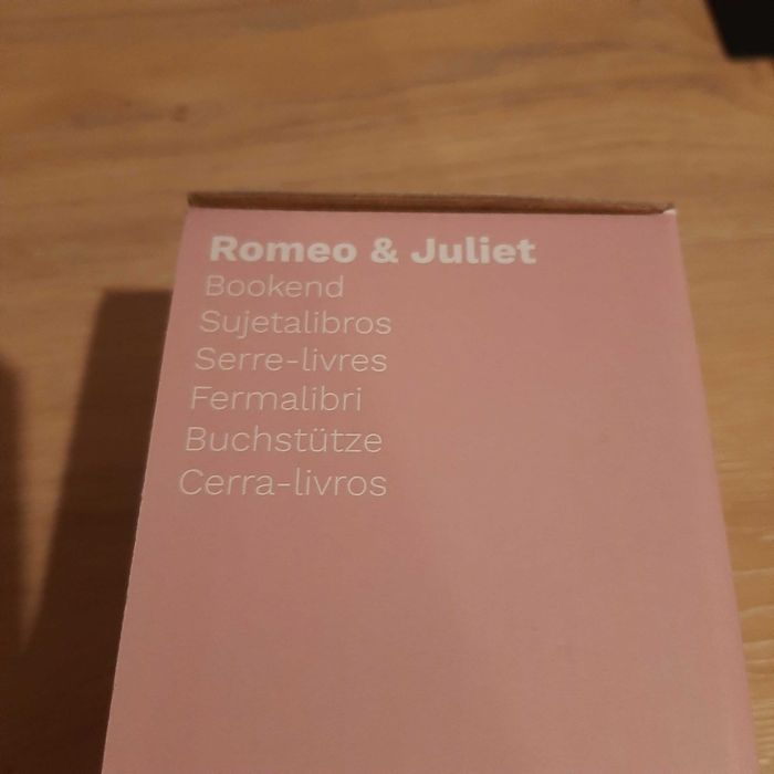 NOVO Suporte Livro Romeo & Juliet Preto