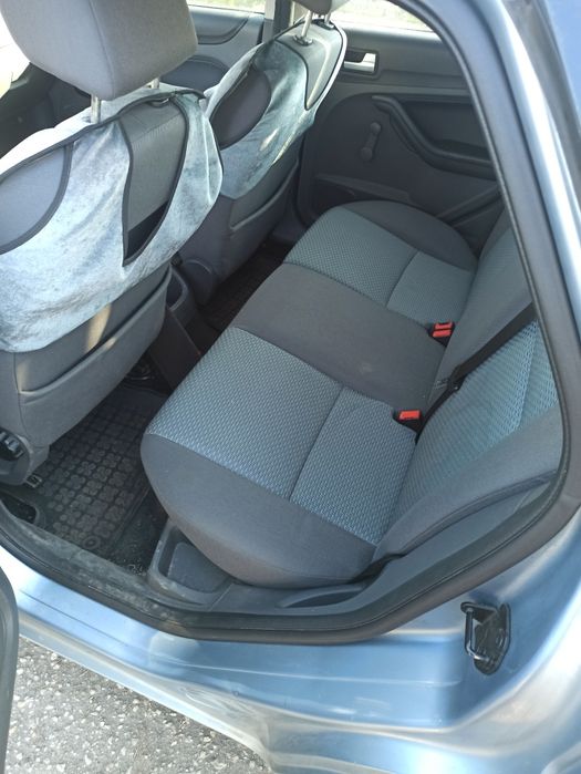 Ford Focus  1.6 * Klimatyzacja * Zadbany * 5 Drzwi * Hak