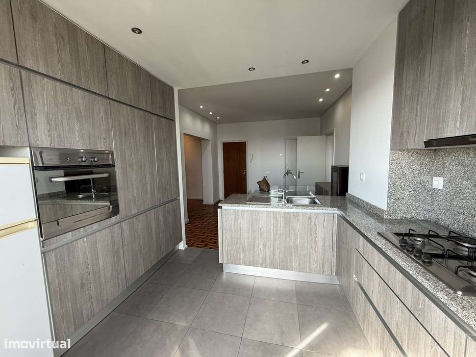 Vendo apartamento t2 +1 remodelado com vistas de mar