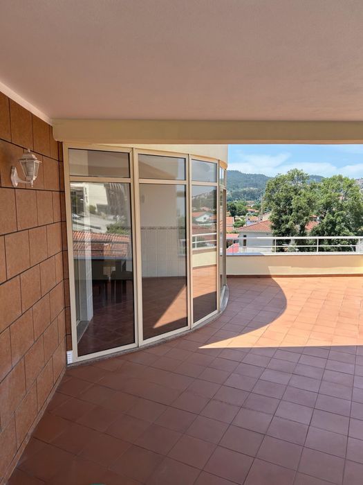 Apartamento T3 C/ terraço + varanda