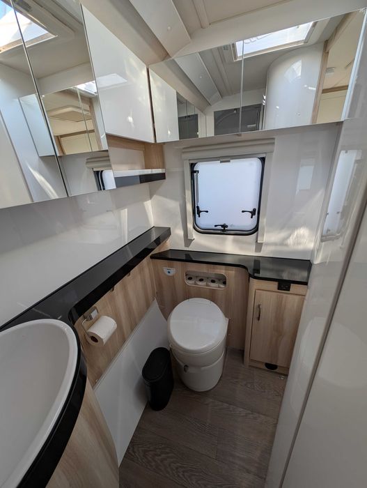 Caravana Hobby De Luxe 495 WFB 2025 (Excelente estado/Como nova)