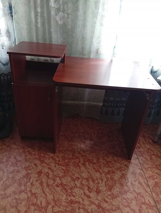 Продам компьютерный стол