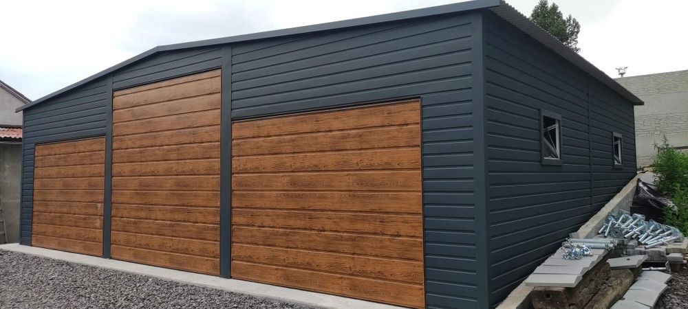 Garaż blaszany 10x7 grafit mat bramy złoty dąb