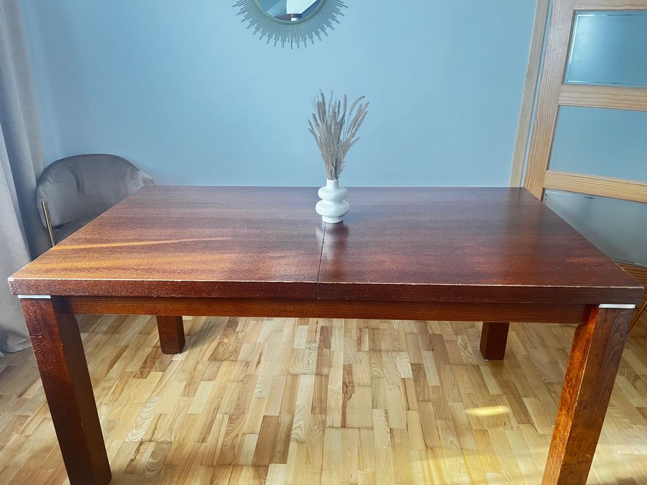Stół do salonu rozkładany