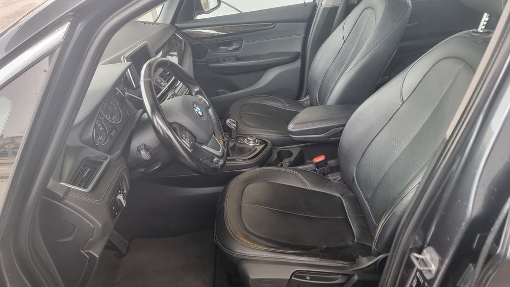 BMW 216d Grand Tourer (7 lugares) (148 mil km)