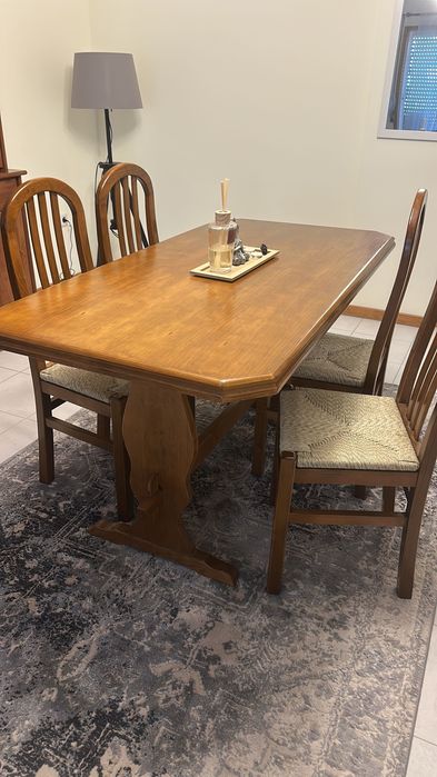 Mesa de Jantar com 4 cadeiras