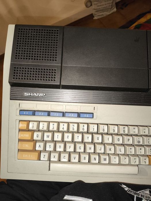 Sharp MZ-700 Computador antigo