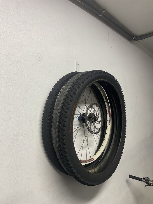 Tres Pneus Tamanho 26 + 1 jante aro 26