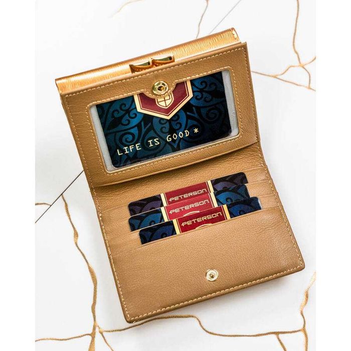 Modny portfel damski złoty z lakierowanej skóry naturalnej