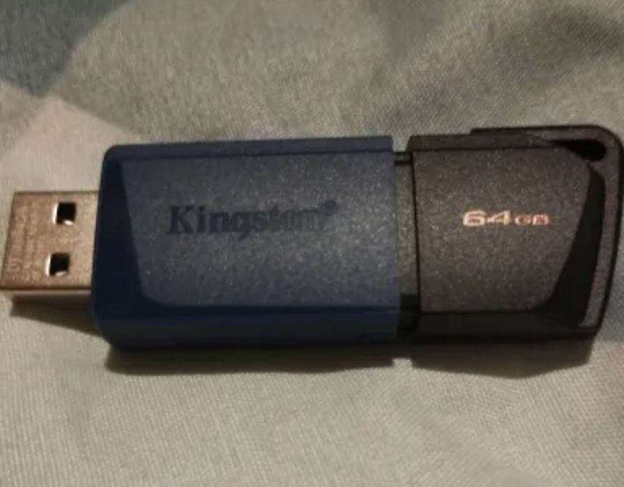 Pen Drive Kingston Exodia M - 64 Gigas