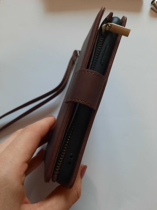 Etui na IPhone 11 zamykany  wizytówka z miejscem na kartki