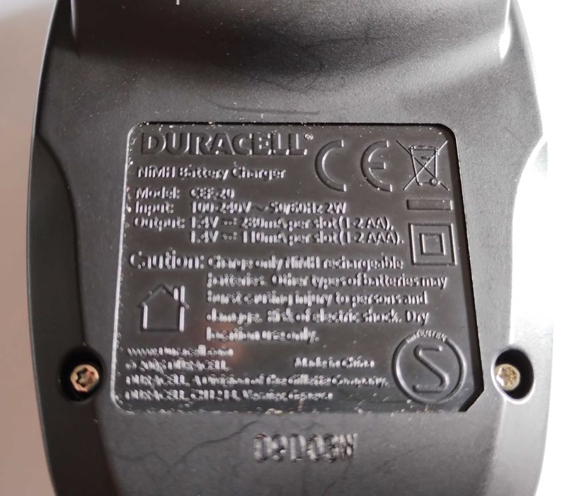 Ładowarka do akumulatorków Duracell CEF-20 + 2 Aku