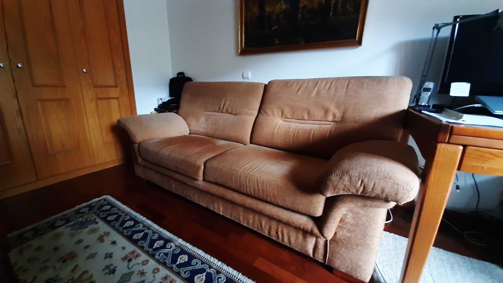 Sofá em tecido com 3 lugares