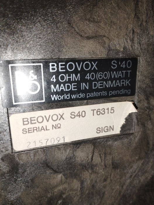 Колонки Bang & Olufsen Beovox S40.