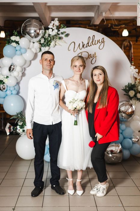 Ведуча (Тамада) Олена з діджеєм на ваше свято