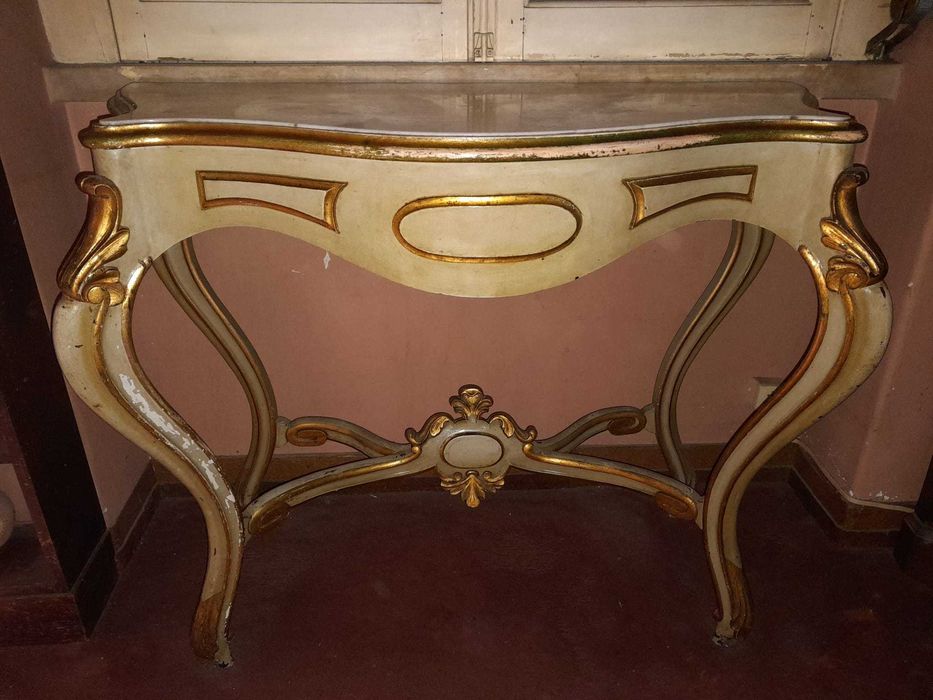 Credencia Antiga de Madeira Dourada