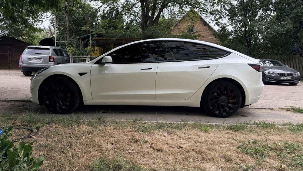 Tesla model 3 performance