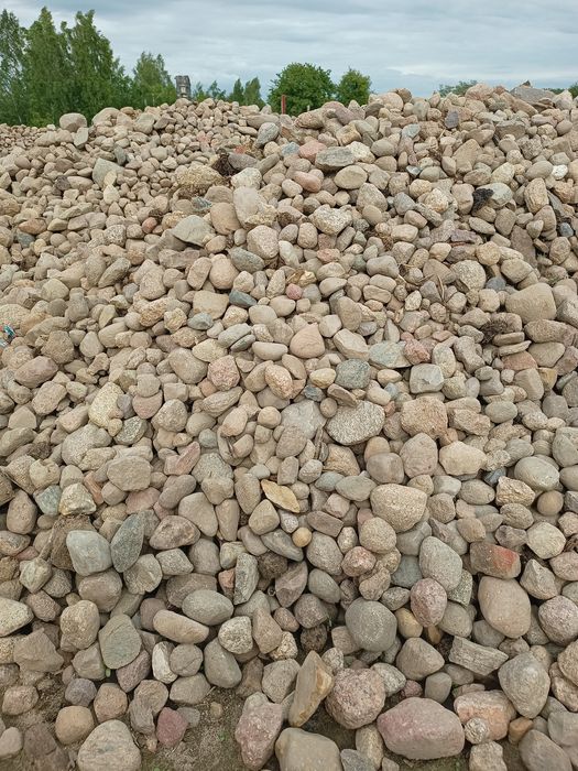 Sprzedam kamienie polne na utwardzenie terenu.