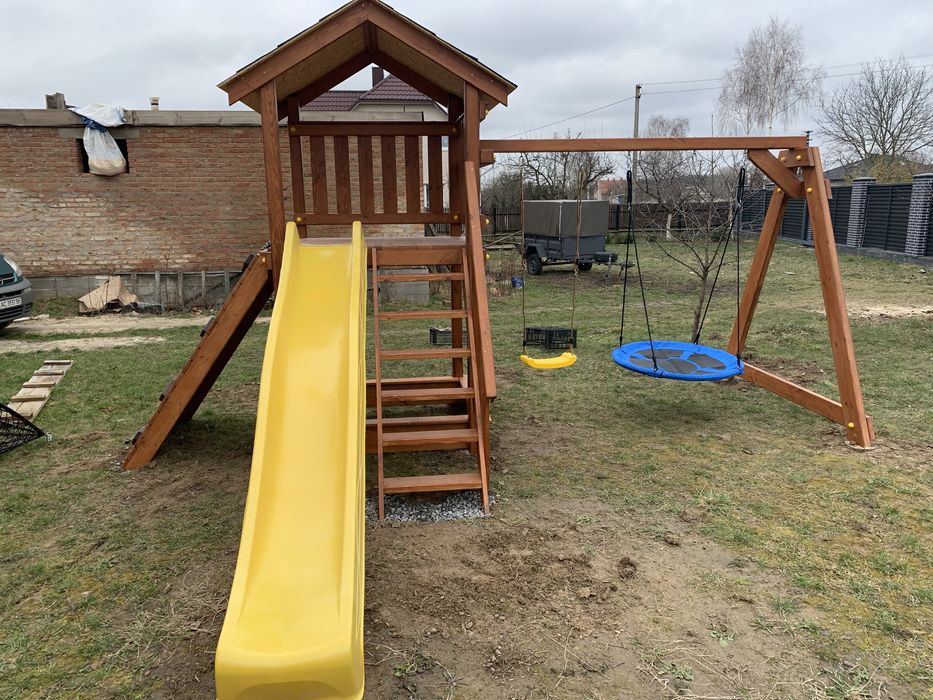 Дитячий майданчик, гірка, качеля