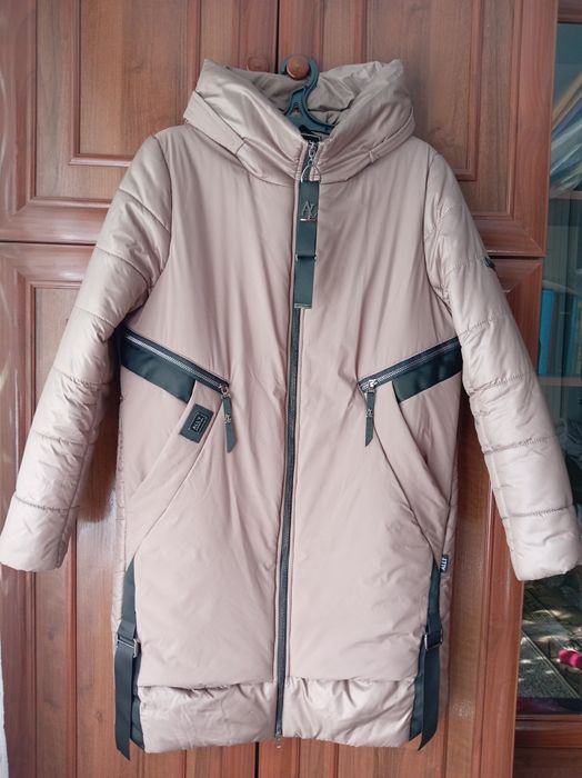 Куртка женская стильная, состояние отличное размер 46-48.