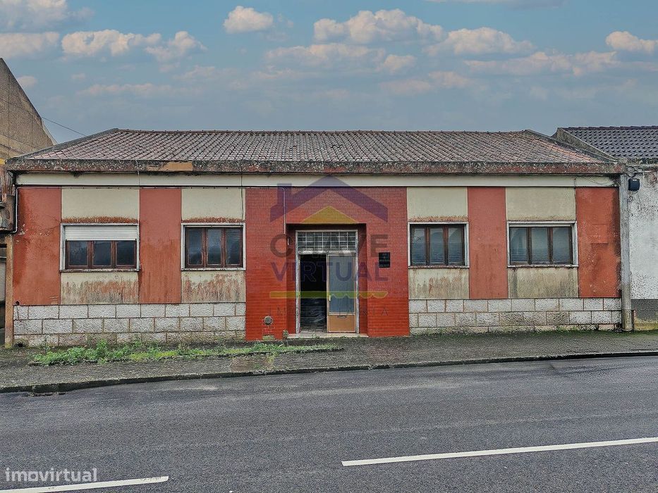 Moradia V4 com Quintal e Sõtão - Centro Bombarral