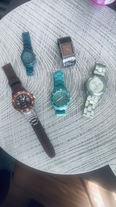 Inwestycja Guess swatch swiss i in. Zestaw 5 zegarkow. Niektore z dat