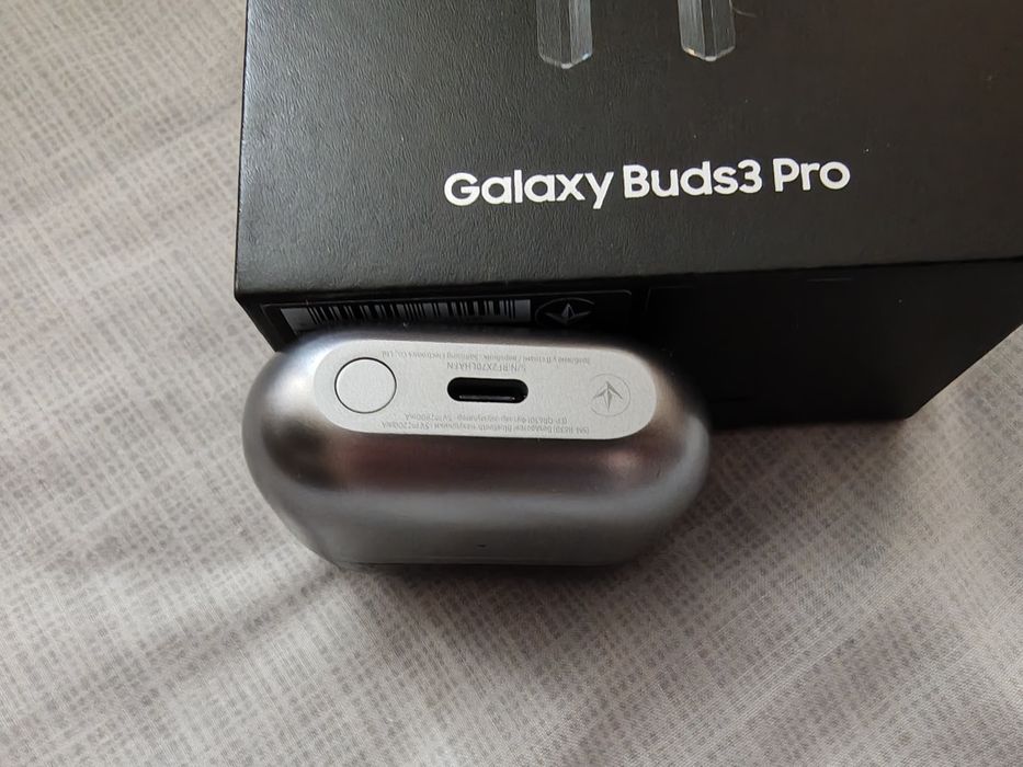 Samsung Galaxy Buds3 Pro Silver оригінал гарний стан комплект чохол