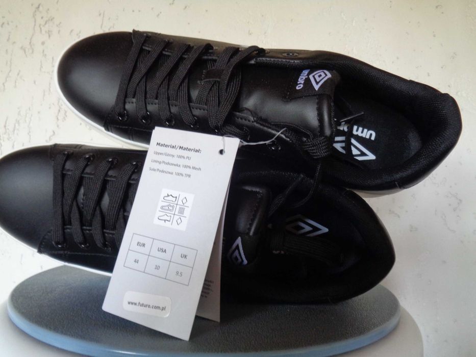 UMBRO  męskie  outdoorowe 43/28cm