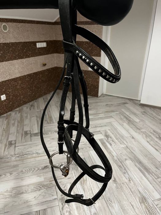 Вуздечка для коня з трензелем та повідом