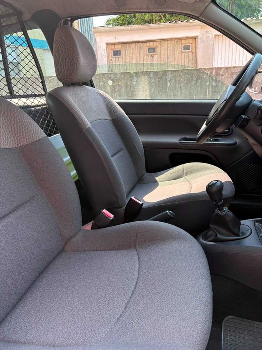 Renault Clio 2 lugares (mercadorias)