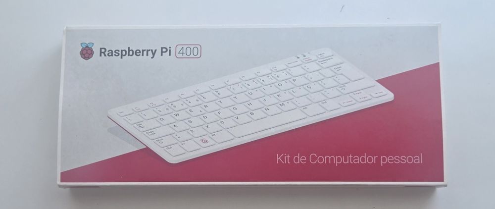 Raspberry Pi 400 Computador Pessoal Integrado em Teclado (Layout PT) com Caixa Original.