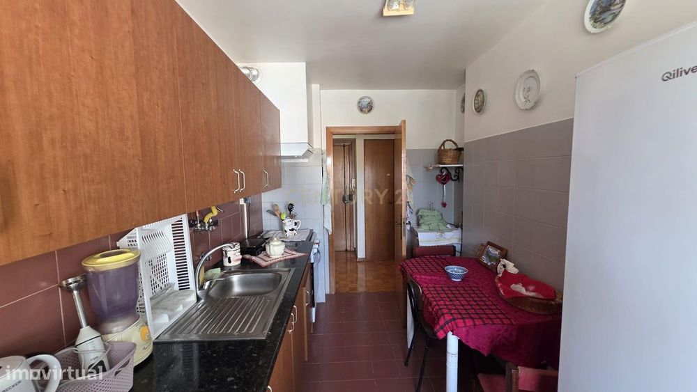 Apartamento T2  no Pragal / Monte Caparica com 2 elevadores e ótimo ac