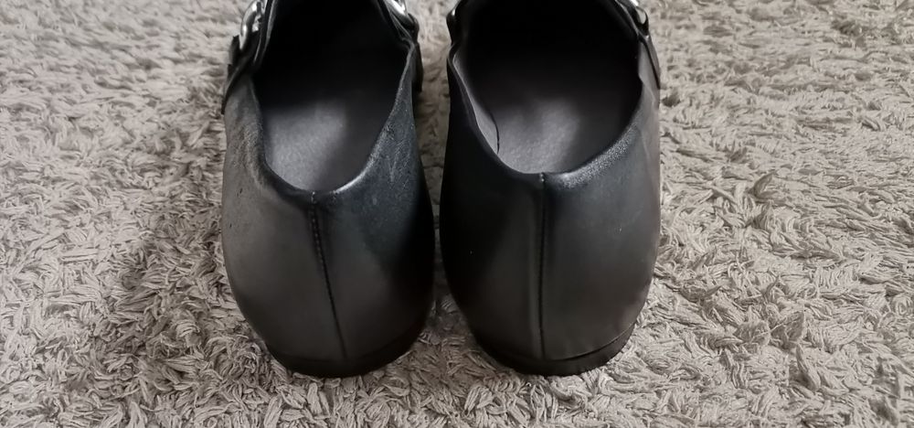 Sapatos de pele verdadeira