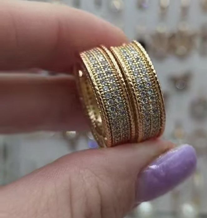 Сережки, медичне золото