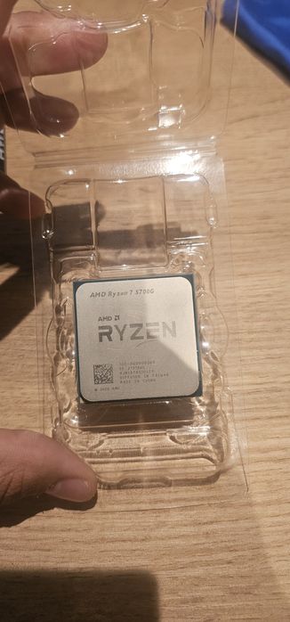 AMD Ryzen 7 5700G 8-Core 16-Threads AM4 + cooler