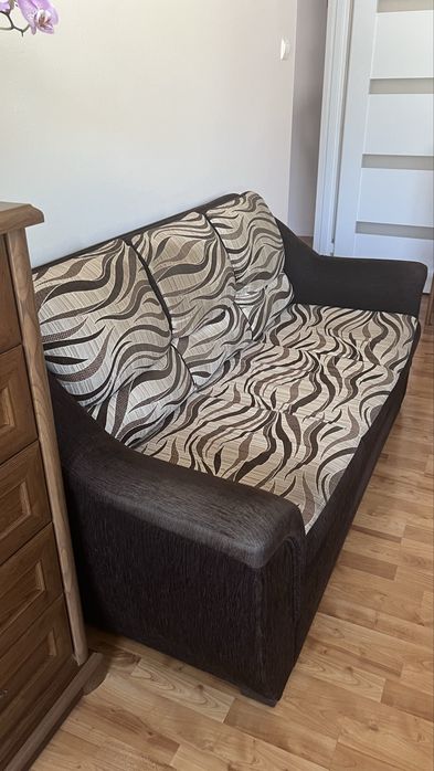 Sprzedam rozkładaną kanapę + 2 pufy