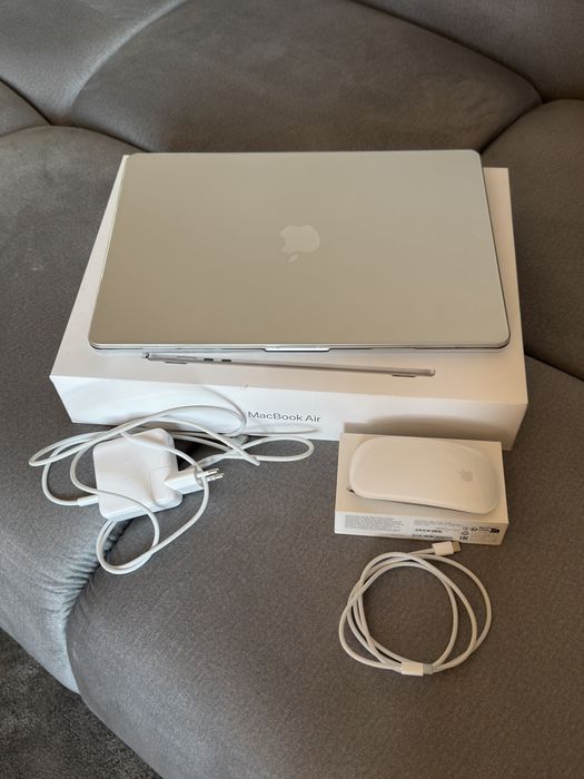 Srebrny Macbook Air, M4, 15 cali, 2025 + myszka Apple Magic Mouse
